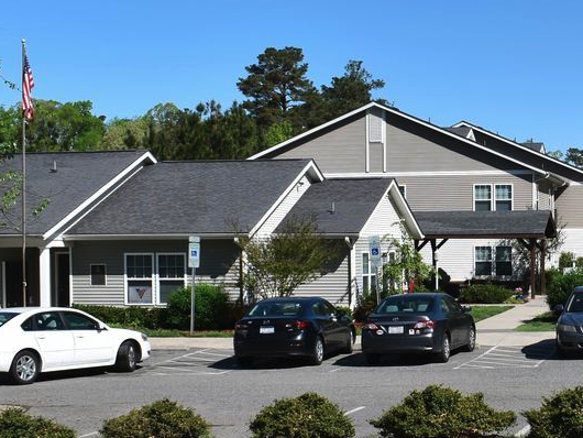 maple court veterans apartment, exterior